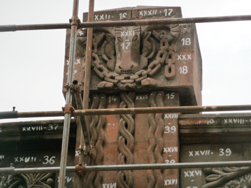 Пронумерованные камни предназначенного к демонтажу дома Африкянов. Ереван, 11 июня 2014 г. Фото Армине Мартиросян для "Кавказского узла"