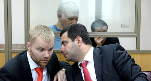 Защита Саида Амирова во время заседания суда. Ростов-на-Дону, июнь 2014 г. Фото Олега Пчелова для "Кавказского узла"