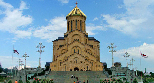 Собор Святой Троицы в Тбилиси. Фото: Monika http://ru.wikipedia.org/