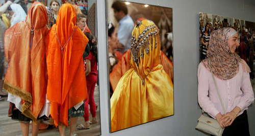 Выставка фотографа-художника Имама Гусейнова "Аутентика" проходит в "Центре этнической культуры" в Махачкале. 8 июля 2014 г. Фото Натальи Крайновой для "Кавказского узла"
