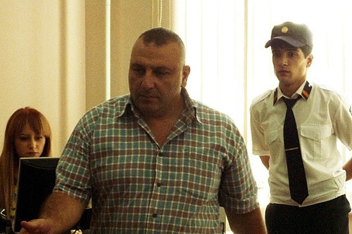 Потерпевший по делу лидера партии "Цегакрон" Шанта Арутюняна и других участников акции 5 ноября 2013 года - полковник полиции Хачатур Аветисян выходит для дачи показаний. Ереван, 23 июля 2014 г. Фото Армине Мартиросян для "Кавказского узла"