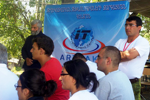 Участники форума BarCamp Artsakh 2014. Нагорный Карабах, Мартакертский район, село Цмакаох, 25 июля 2014 г. Фото с официальной страницы форума в сети Facebook, www.facebook.com/BarcampArtsakh 