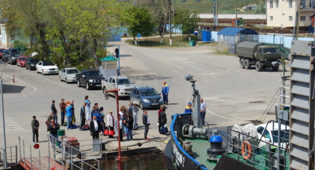 Очередь на паром в порту "Крым". Керчь, май 2014 г. Фото Ильяса Богатырева для "Кавказского узла"