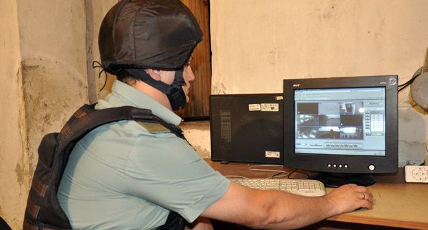 Сотрудник Южного таможенного управления во время дежурства. Ростовская область, июль 2014 г. Фото пресс-службы ФТС РФ, customs.ru