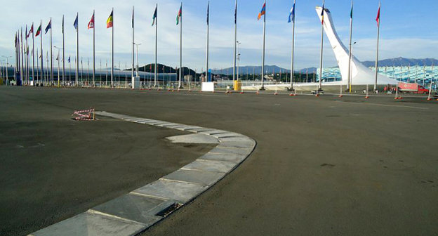 Участок будущей трассы "Формулы-1" в Олимпийском парке Сочи. Прель 2014 г. Фото Сергея Казанцева, commons.wikimedia.org/wiki/File:Future_track_Formula_1_in_Sochi_Olympic_Park.JPG, доступно по лицензии  Creative Commons Attribution-Share Alike 3.0 Unported