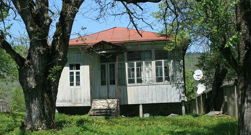 Рачинский дом в селе Никорцминда (Нижняя Рача), край Рача-Лечхуми, Грузия, 2014. Фото Алексея Мухранова http://travelgeorgia.ru/22/19/2/2219