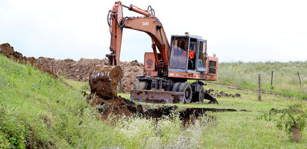 Бурение новой водной скважины в Сунженском  районе Ингушетии. Июль 2014 г. Фото: Пресс-служба Главы РИ 