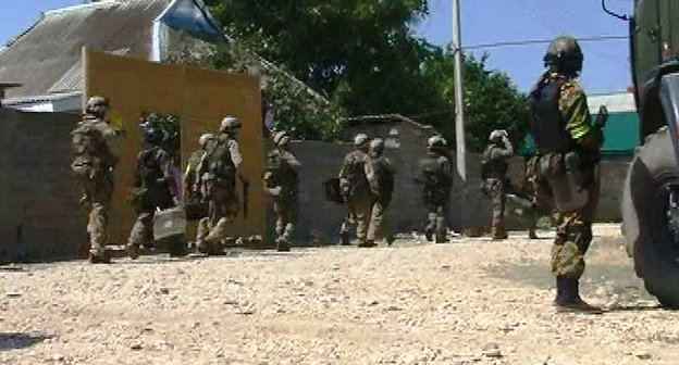 Специальная операция в Дагестане.
Фото из архива НАК. http://nac.gov.ru/nakmessage/2014/08/22/v-khasavyurte-neitralizovany-boeviki-prichastnye-k-pokusheniyam-na-sotrudnikov.html