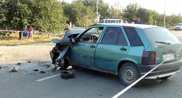 На месте ДТП, Аксайский район Ростовская область, 28 августа 2014. Фото: http://www.61.mchs.gov.ru/operationalpage/emergency/detail.php?ID=27026
