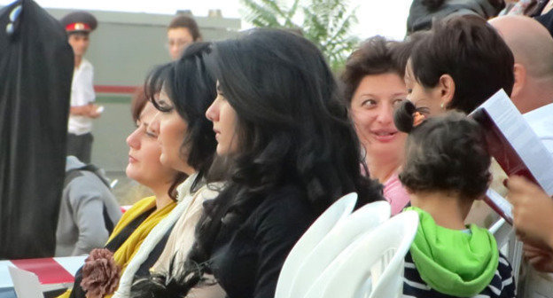 Зрители во время премьеры оперы "Огненное кольцо". Нагорный Карабах, Шуши, 1 сентября 2014 г. Фото Алвард Григорян для "Кавказского узла"