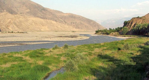 Река Самур. Фото: Picasaweb, http://www.interpretermag.com/water-dispute-between-azerbaijan-and-daghestan-taking-on-ethnic-dimension/