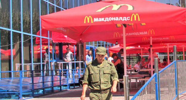 Ресторан McDonald's на улице Рабоче-Крестьянской. Волгоград, 5 сентября 2014 г. Фото Вячеслава Ященко для "Кавказского узла"
