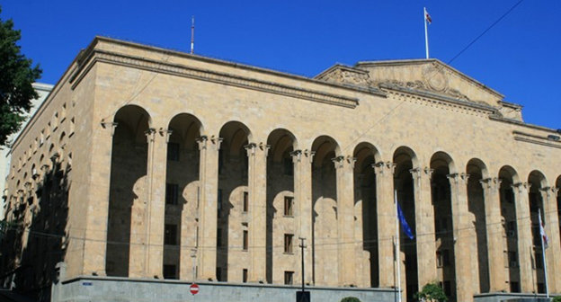 Парламент Грузии, Тбилиси. Фото Алексея Мухранова  http://travelgeorgia.ru/22/1/4/2626/