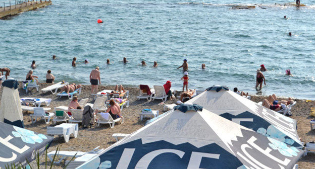 Пляж в Сочи. Сентябрь 2014 г. Фото Светланы Кравченко для "Кавказского узла"