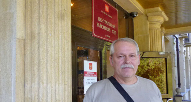 Сергей Сорочинский у здания суда после знакомства с делом. Сочи, 7 сентября 2014 г. Фото Светланы Кравченко для "Кавказского узла"