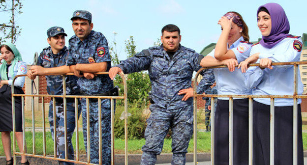 Сотрудники правоохранительных органов во время празднования Дня республики. Грозный, 6 сентября 2014 г. Фото Магомеда Магомедова для "Кавказского узла"