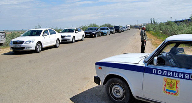Очередь из машин на Керченской переправе. Май 2014 г. Фото Ильяса Богатырева для "Кавказского узла"