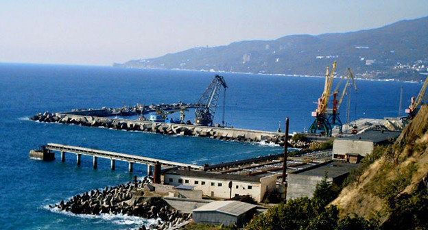 Грузоперевалочный комплекс в Массандре. Ялта. Фото https://ru.wikipedia.org
