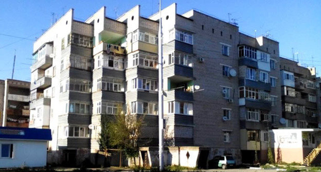 Многоквартирный дом по улице Пятигорское шоссе 3В в Черкесске. Фото Аси Капаевой для "Кавказского узла"