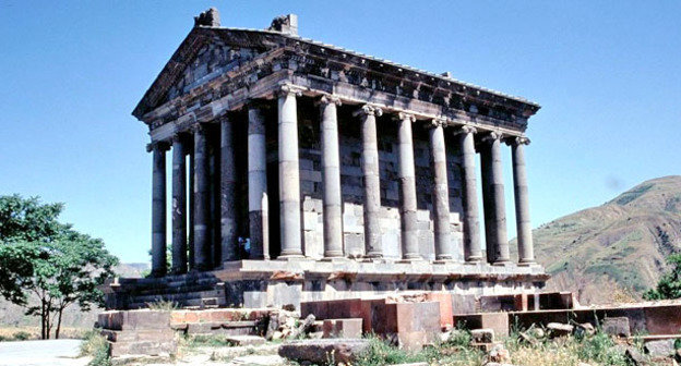 Языческий храм в музее-заповеднике "Гарни". Армения. Фото: Lettkow - Lettkow https://ru.wikipedia.org