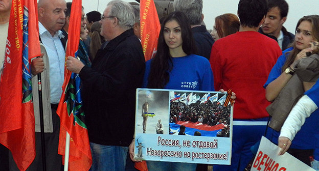 Участники акции в поддержку жителей Украины. Волгоград, 27 сентября. Фото Татьяны Филимоновой для "Кавказского узла" 