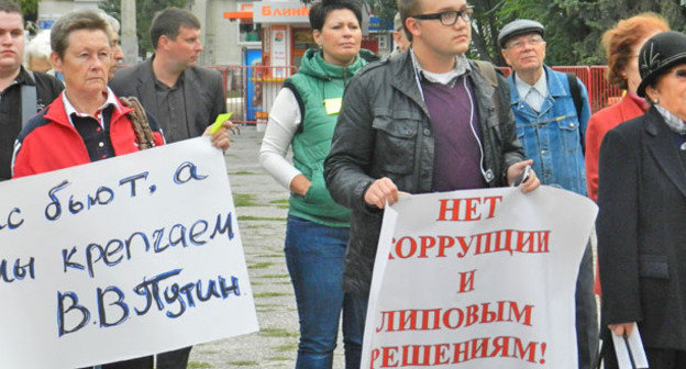 Участники митинга "За честные выборы". Волгоград, 30 сентября 2014 г. Фото Татьяны Филимоновой для "Кавказского узла"