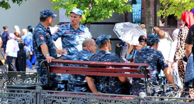 Сотрудники правоохранительных органов на улицах Грозного. Фото Магомеда Магомедова для "Кавказского узла"