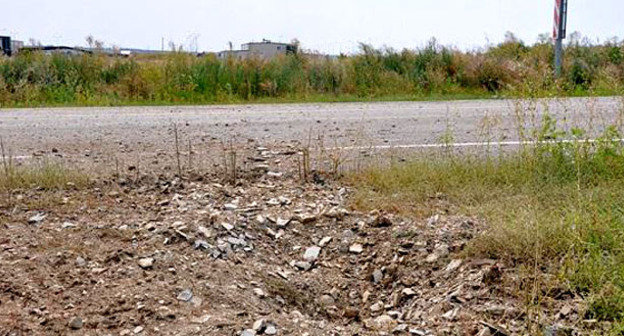 Место куда упал неразорвавшийся снаряд. Матвеево-Курганский район Ростовской области, октябрь 2014 г. Фото http://bloknot-rostov.ru/