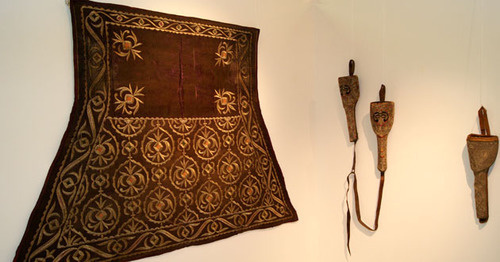 Попона и кобура. Москва, 7 октября 2014 г. Фото Натальи Крайновой для "Кавказского узла"