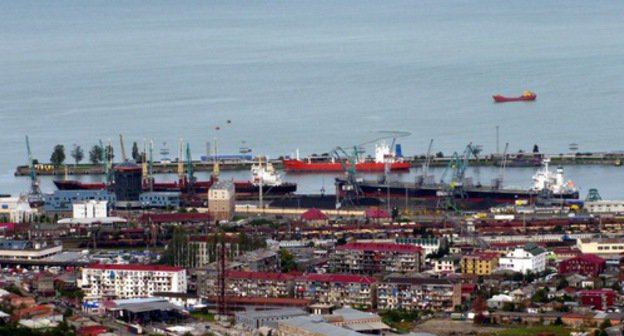 Вид на порт Батуми. Аджария. Фото Юлии Кашеты для "Кавказского узла".