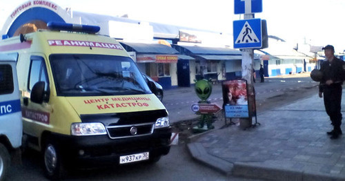 Городской рынок "Большие Исады", откуда были эвакуированы около двух тысяч человек. Астрахань, 17 октября 2014 г. Фото Елены Гребенюк