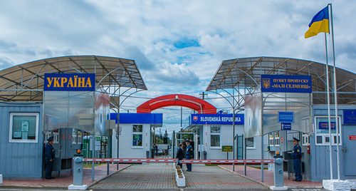 Обновленный пункт пропуска на границе Украины со Словакией, сентябрь 2014. Фото Йожефа Киша, http://uzhgorod.in/var/plain_site/storage/images/media/images/novosti/2014/selmenci_foto/img_4284/1304909-1-rus-RU/img_4284_fit_content_width.jpg