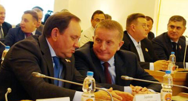 Сергей Горбань (справа) с председателем Законодательного собрания Виктором Дерябкиным. Фото: http://www.donnews.ru/Glavoy-administratsii-Rostova-izbran-Sergey-Gorban_17647
