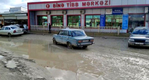 Дорога в поселке Бина. Баку. Фото: Azadliq Radiosu (RFE/RL)