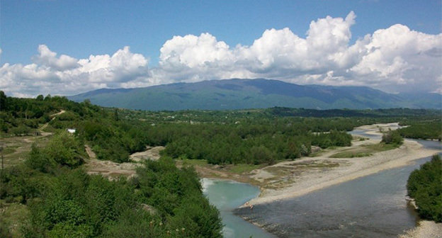 Галский район, Абхазия. Фото: http://абхазия.рф/wp-content/uploads/2011/09/0_4db54_a039c1f1_XL-700x525.jpg