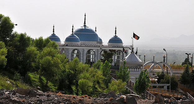 Кандагар. Фото: Michael O'Connor, https://ru.wikipedia.org/wiki/%CA%E0%ED%E4%E0%E3%E0%F0#mediaviewer/File:Mausoleum_of_Baba_Wali_in_2011.jpg