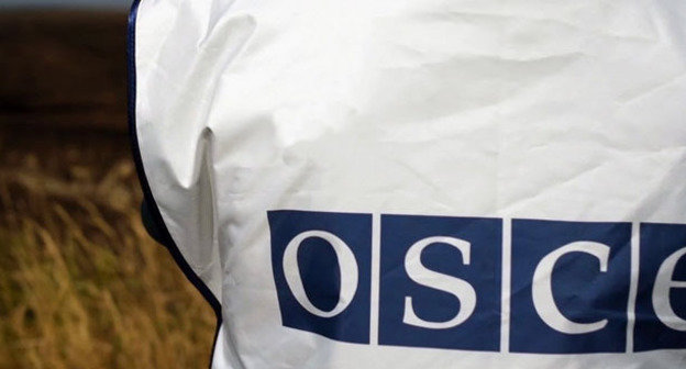 Форма сотрудника ОБСЕ. Кадр из видео Monitors at work: Damage report The Organization for Security and Co-operation in Europe (OSCE) http://www.youtube.com/