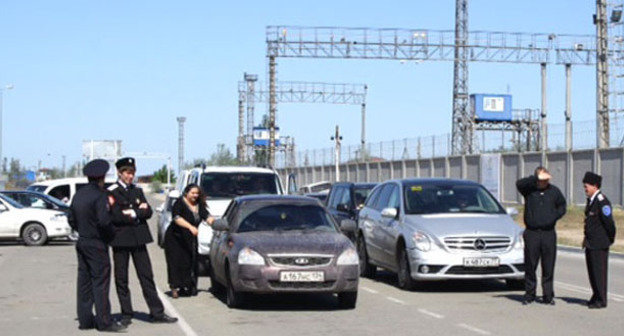 Очередь из машин на паромной переправе "Кавказ-Крым". Фото Натальи Мацко для "Кавказского узла"