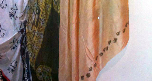 Кялагаи, относящиеся к XIX веку. Музей истории Азербайджана, Баку. Фото: interfase, https://ru.wikipedia.org/wiki/%D0%9A%D1%8F%D0%BB%D0%B0%D0%B3%D0%B0%D0%B8#mediaviewer/File:Kalaghais_in_Museum_of_History_of_Azerbaijan.jpg
