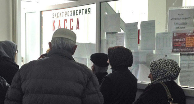 Очередь на кассе в ЕРКЦ. Грозный. Фото Магомеда Магомедова для "Кавказского узла"