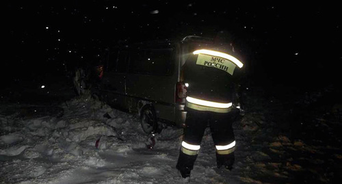 На месте ДТП. Фото: http://www.61.mchs.gov.ru/operationalpage/emergency/detail.php?ID=29440