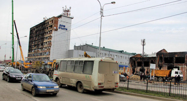 Грозный после нападения боевиков. На заднем плане - Дом печати. 5 декабря 2014 г. Фото Магомеда Магомедова для "Кавказского узла"