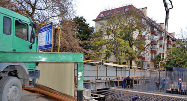 Возведение высотного дома на улице Конституции. Сочи, декабрь 2014 г. Фото Светланы Кравченко для "Кавказского узла"