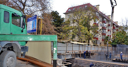 Возведение высотного дома на улице Конституции. Сочи, декабрь 2014 г. Фото Светланы Кравченко для "Кавказского узла"