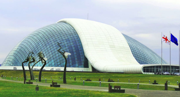 Здание парламента Грузии в Кутаиси. Фото https://ru.wikipedia.org