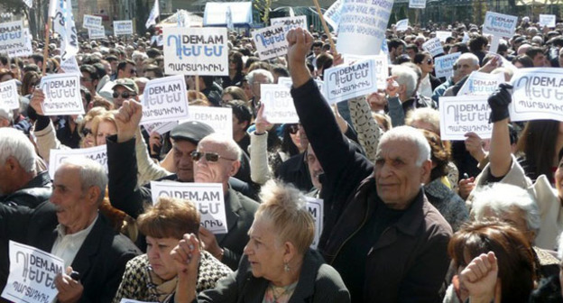 Митинг-шествие против пенсионных реформ. Ереван, 22 марта 2014 г. Фото Армине Мартиросян для «Кавказского узла»