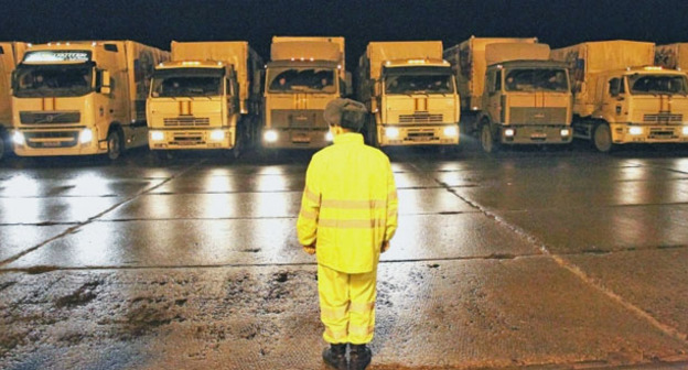 Колонна с гумпомощью для жителей Донецкой и Луганской областей. Фото: МЧС России http://www.mchs.gov.ru/