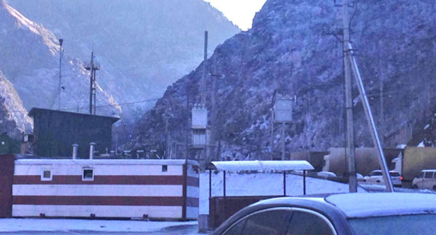 КПП Верхний Ларс. Фото Ахмеда Альдебирова для "Кавказского узла"