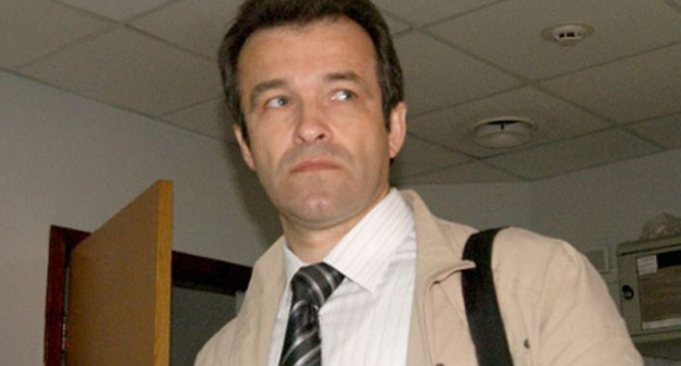 Адвокат главы Чечни Рамзана Кадырова Андрей Красненков в здании Хамовнического суда в Москве. 10 мая 2011 г. Фото корреспондента "Кавказского узла"