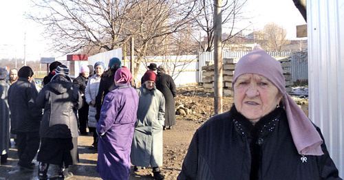 Жители Нальчика провели акцию против строительства многоэтажки на улице 2-ой Таманской дивизии. 15 января 2015 г. Фото Людмилы Маратовой для "Кавказского узла"